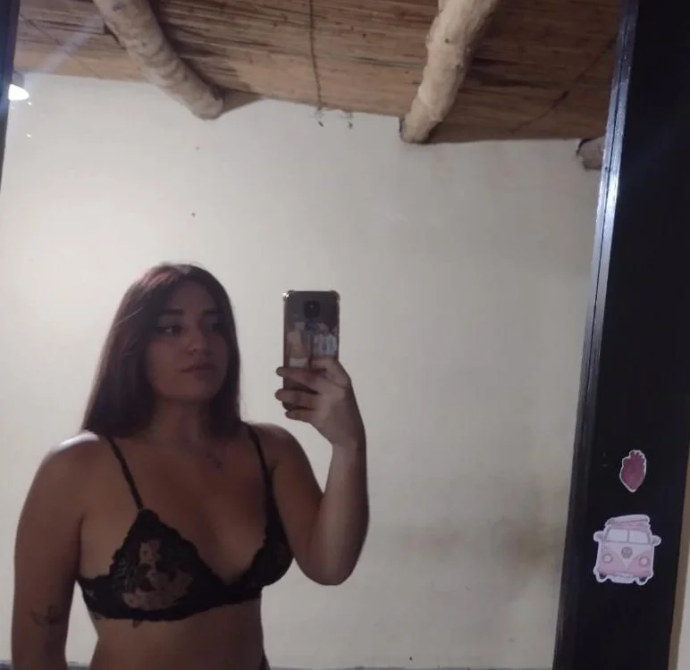 LaraSmithh's Offline XXX Chat