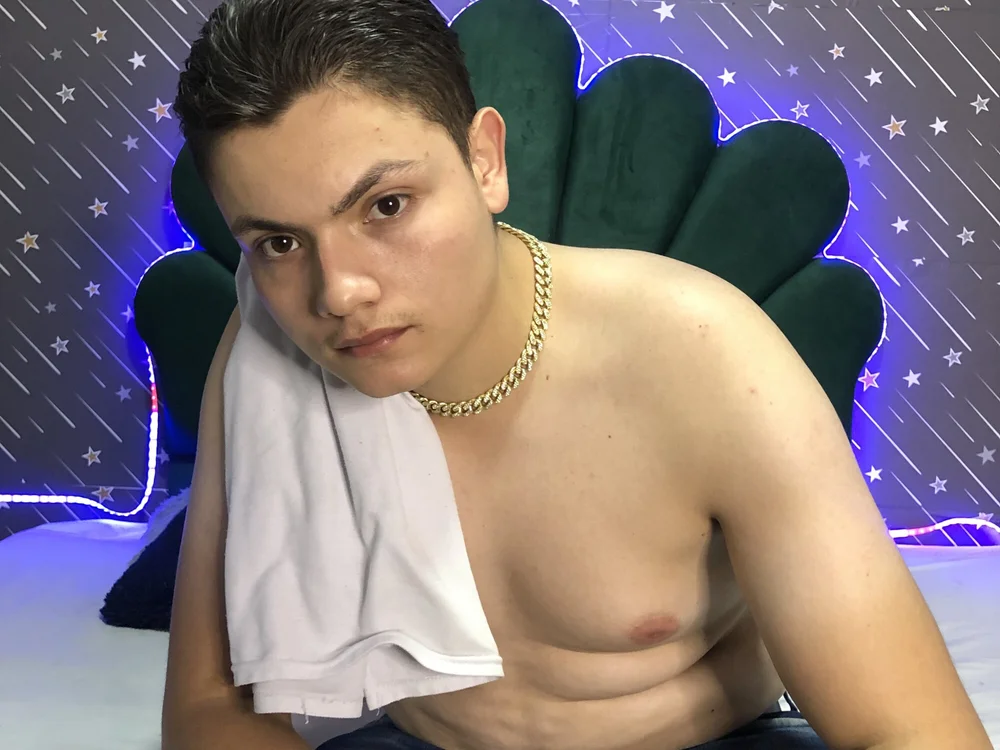 conor_adam2000's Offline Chat Room