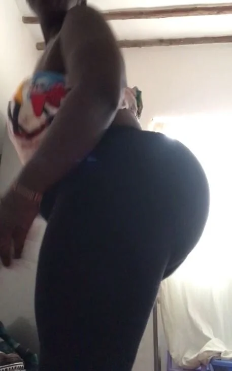 bigbutt-bunz's Offline Chat Room