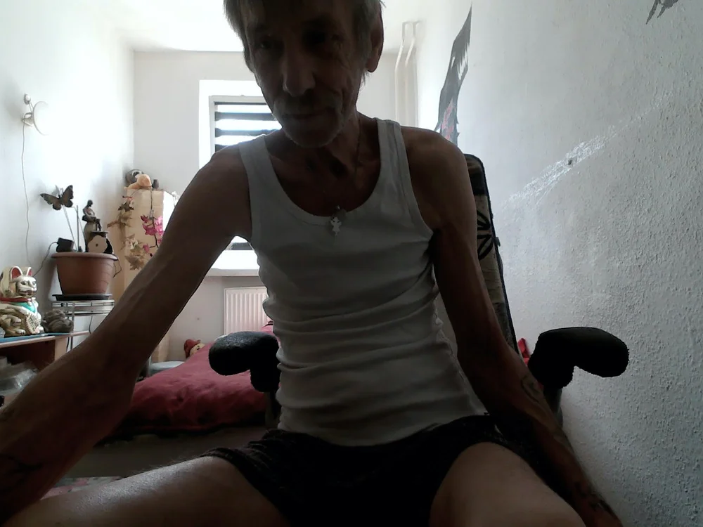 peter9744 Offline XXX Chat