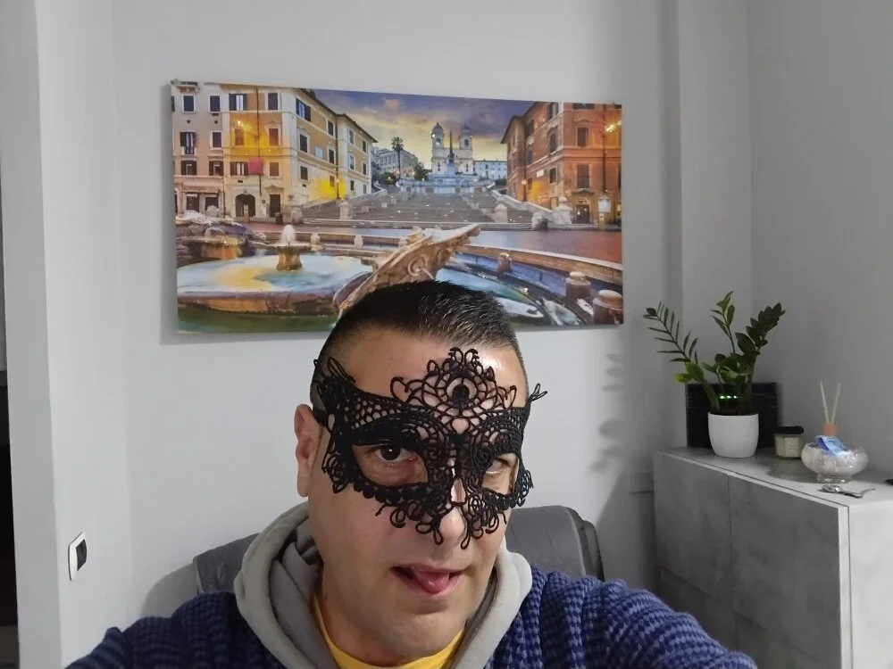 ROMASSAGGEXXX's Offline XXX Chat