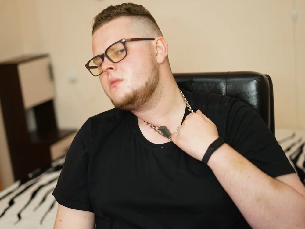 BigJohhnyLovesYou's Offline XXX Chat