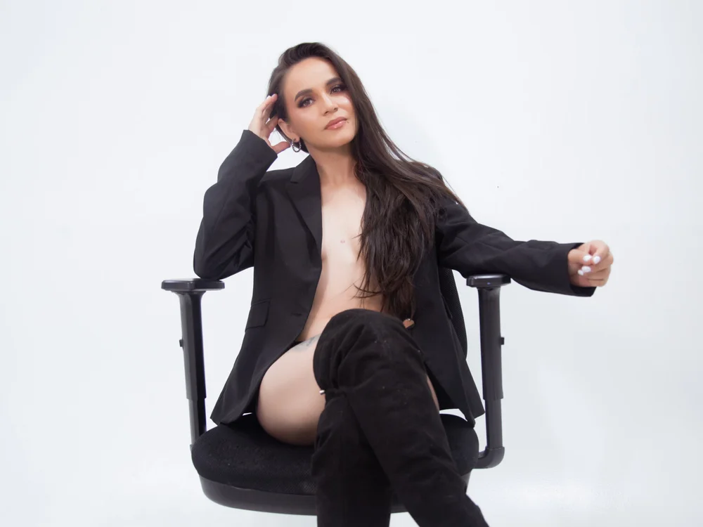 ReginaBenet's Offline Chat Room