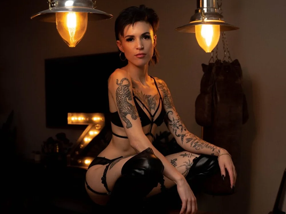 LaRouxxx's Offline XXX Chat