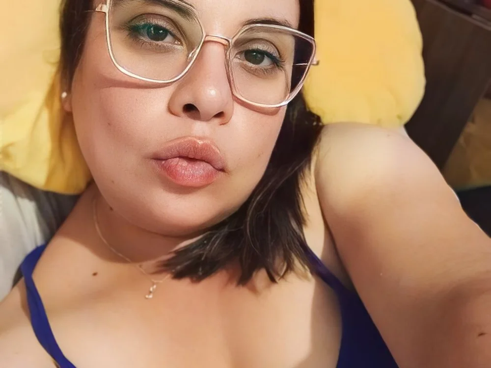 Mujercaliente40's Offline Chat Room