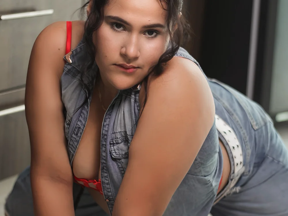 luna_jonezz's Offline XXX Chat