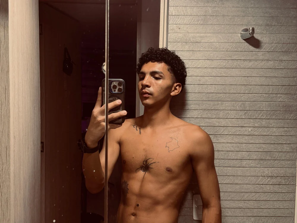max_howard1 Offline XXX Chat