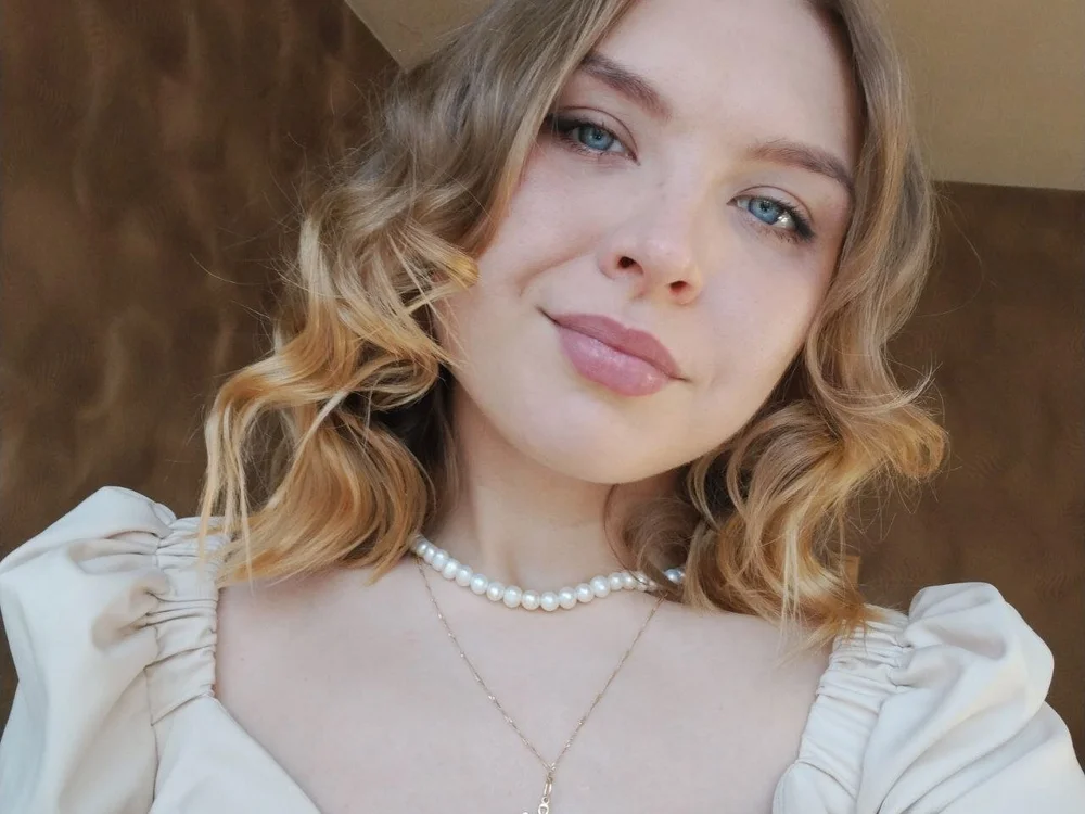 KateWhitev's Offline Chat Room