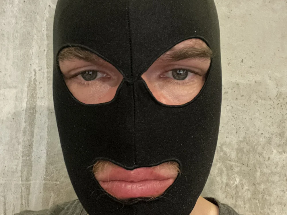 RealMaskCouple offline chatrum