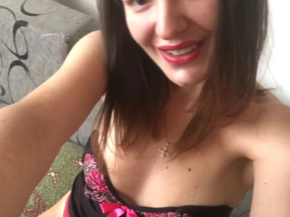 Lara_Assjuicy's Offline XXX Chat