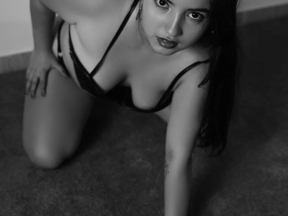 VioletaScott 離線 XXX 聊天