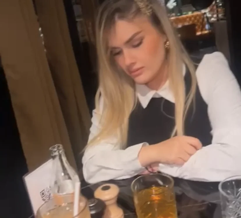 Khloe6969 offline chatrum