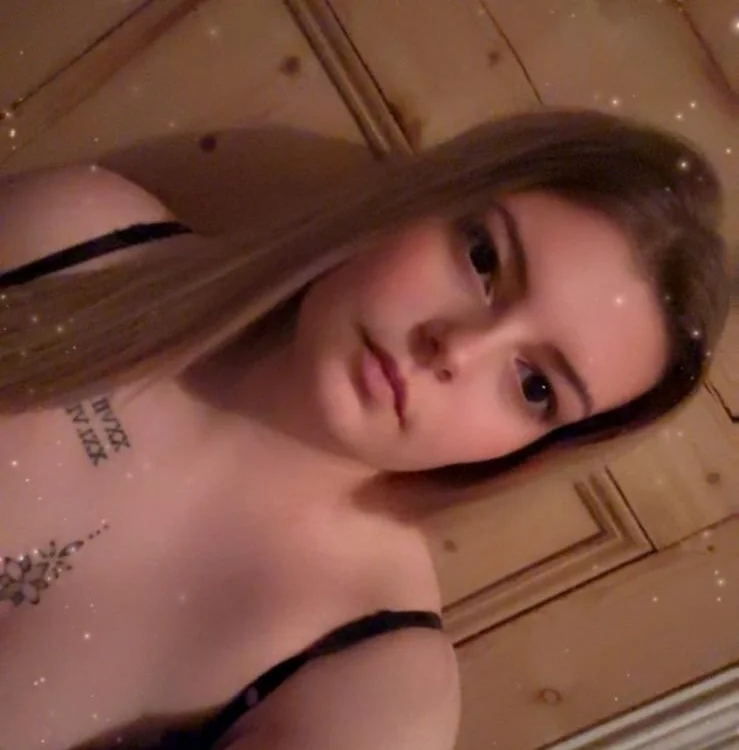 Ellarose-xo Offline XXX-chat