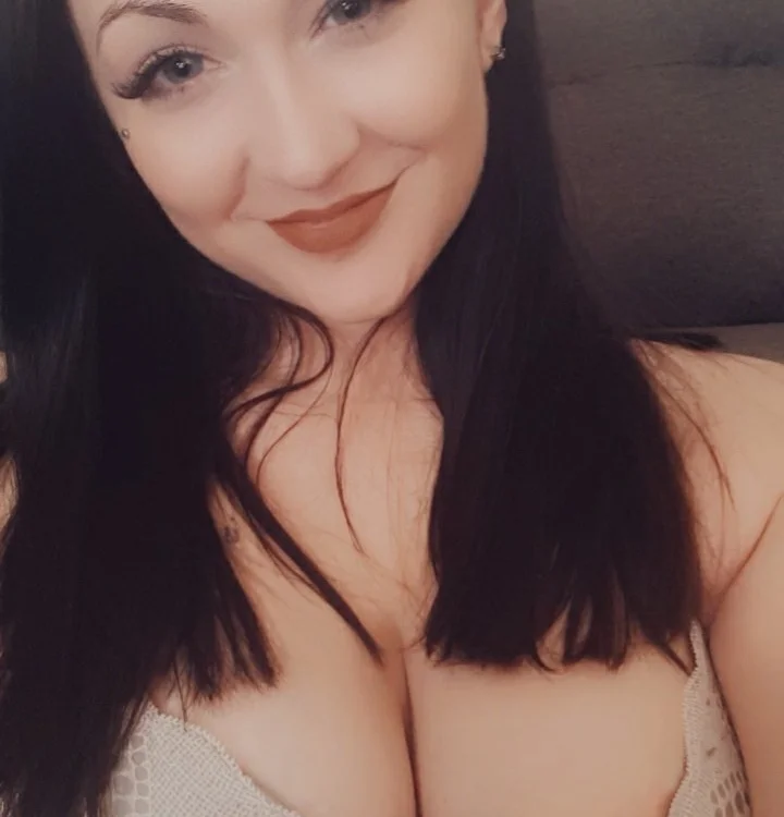 clairedragon Adlı Modelin Çevrimdışı XXX Sohbeti