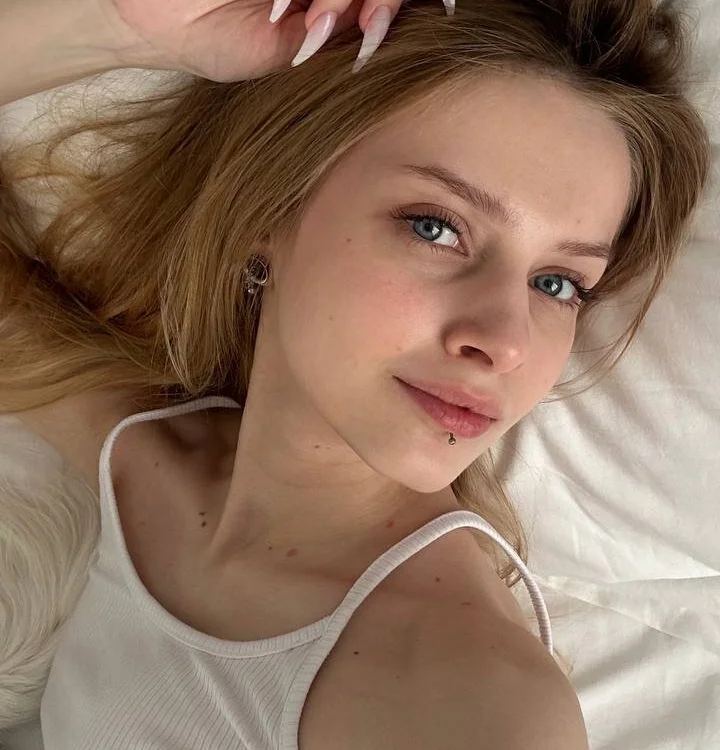whitesuccubus' Offline XXX Chat