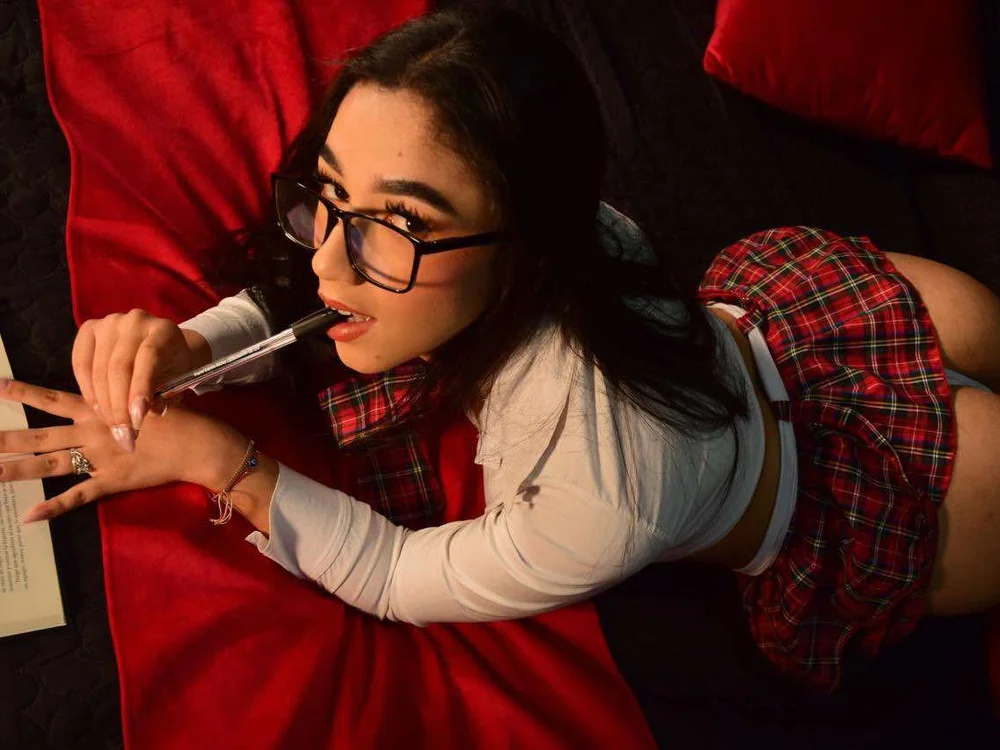 SaraaMills Offline XXX-chat