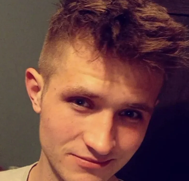 Pener4209's Offline Chat Room