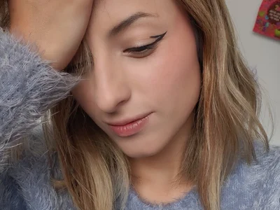 HottCandy21 Adlı Modelin Çevrimdışı XXX Sohbeti