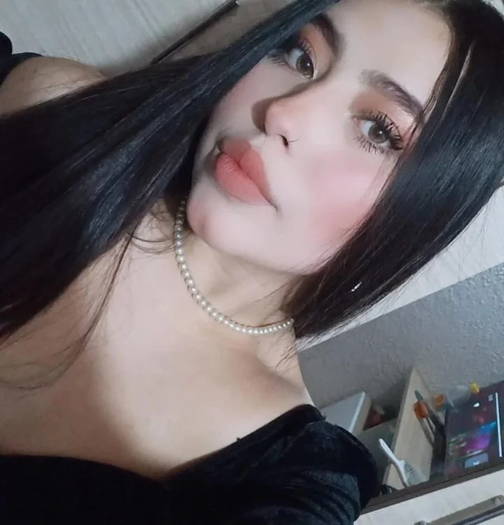 ainara_sub's Offline Chat Room