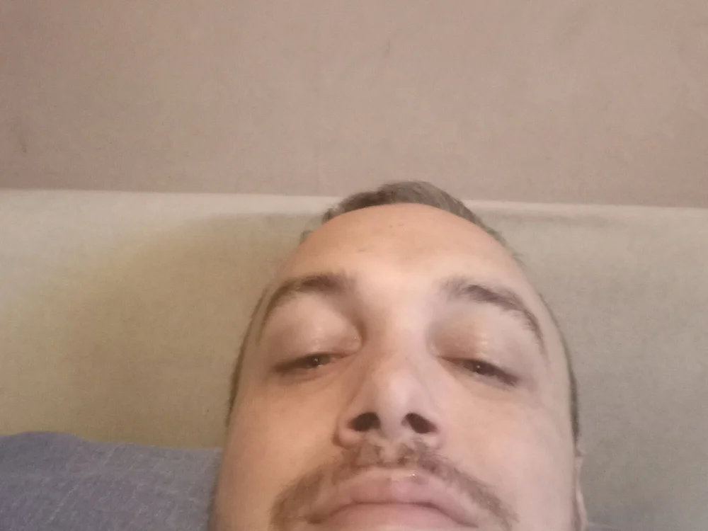 dirtymind15's Offline Chat Room