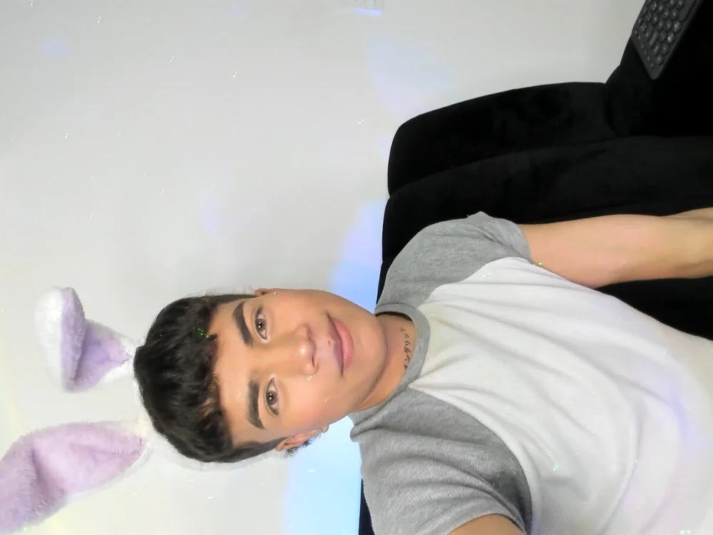 ANDY_COOPER_'s Offline XXX Chat