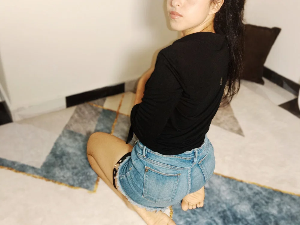 Abril_West's Offline XXX Chat