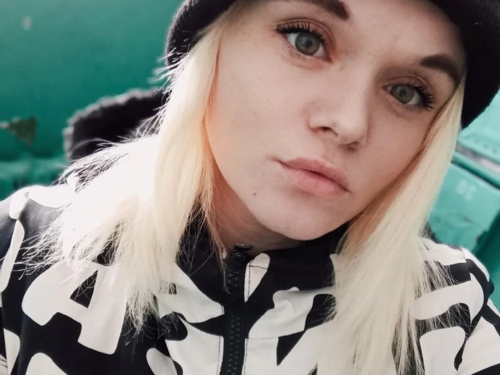 Suzanne_Kelli offline chatrum