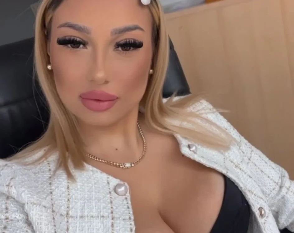 InnaClover: συνομιλία ΧΧΧ εκτός σύνδεσης