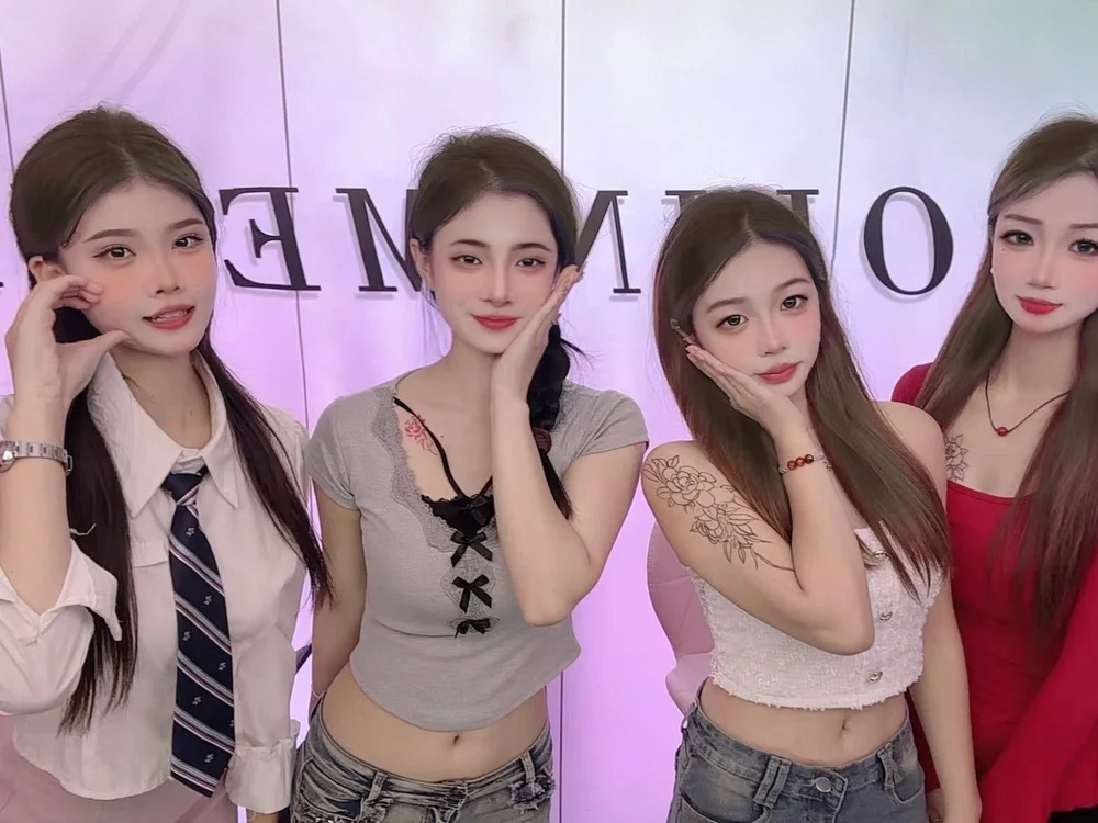 PinkLove520's Offline Chat Room
