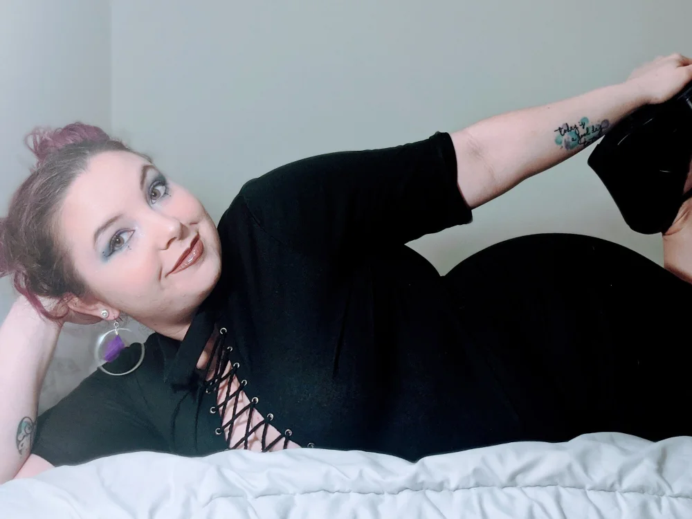 Freyja_Bowe's Offline Chat Room