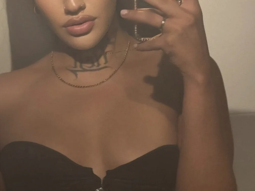 Queen_Khloe offline chatrum