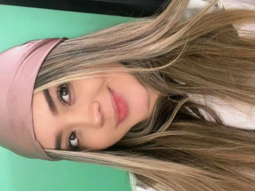 Pink__rose's Offline Chat Room