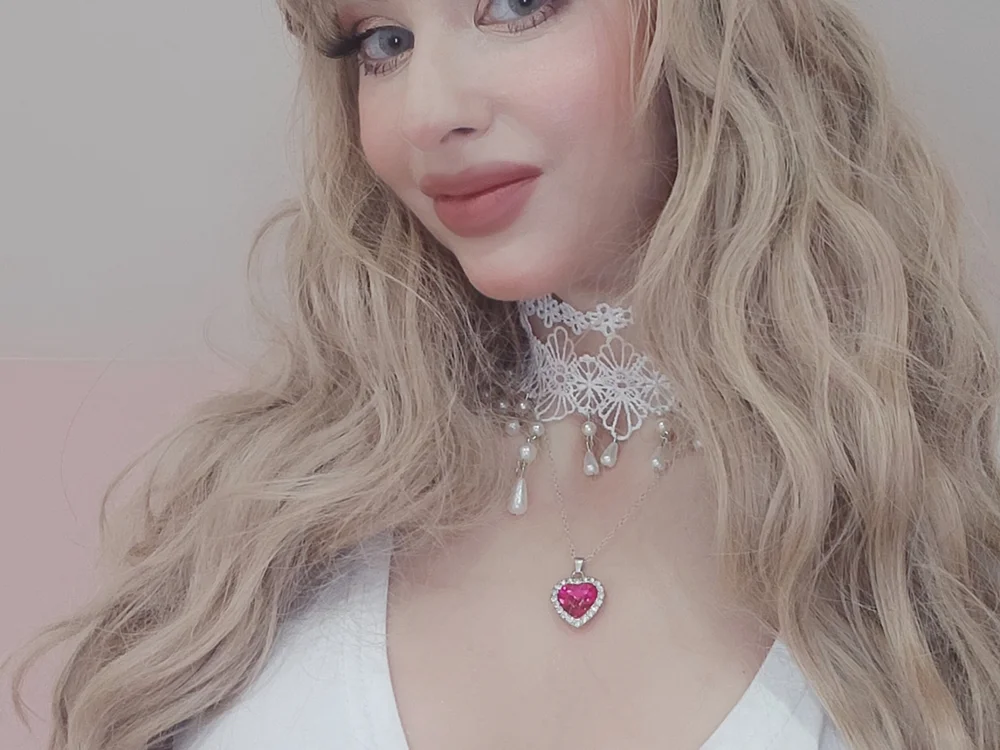 Sweet_Chloeee's Offline Chat Room