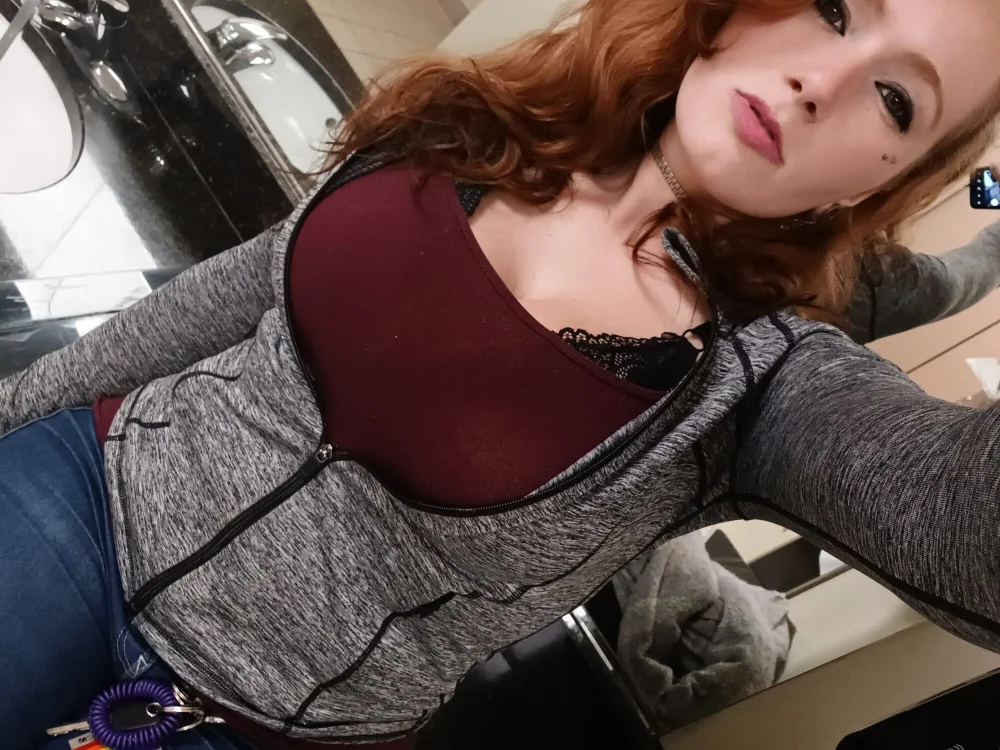 redheadriott's Offline Chat Room