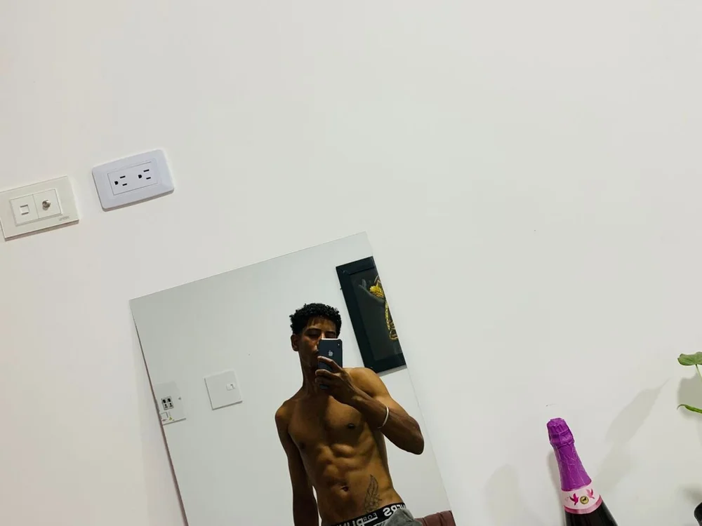 jorvinRomero offline XXX-chat