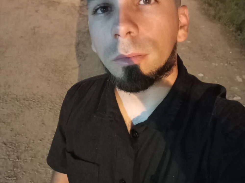 Lushakuiron1's Offline XXX Chat