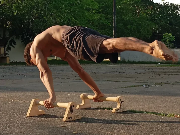 Dres4U: офлайн-секс-чат