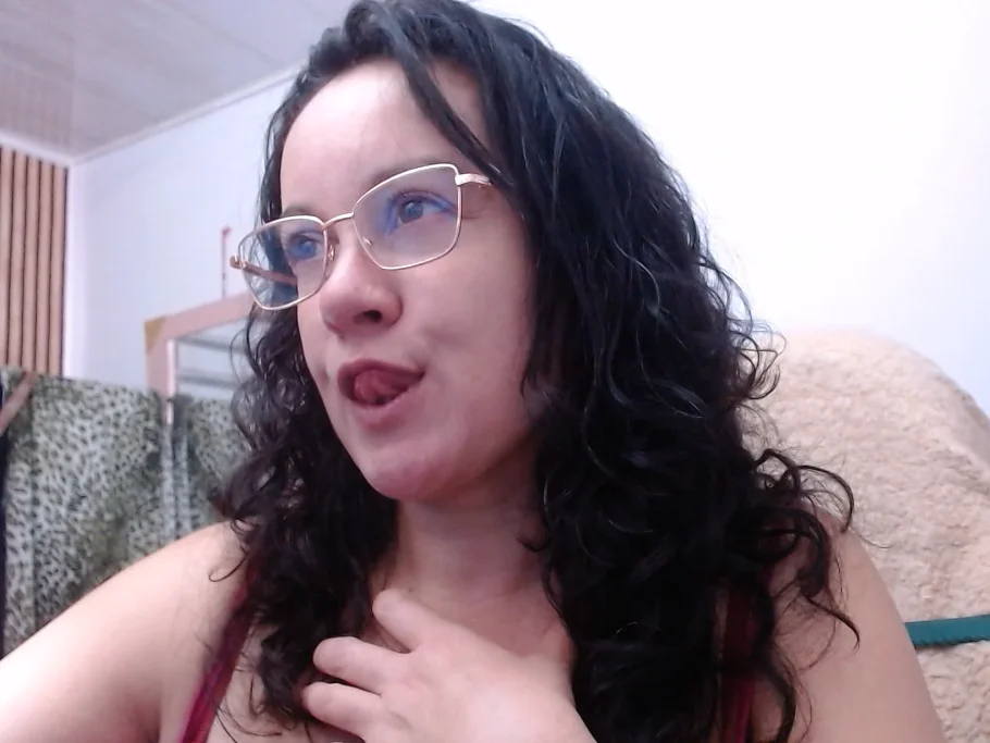 Sonialorens_ offline XXX-chat