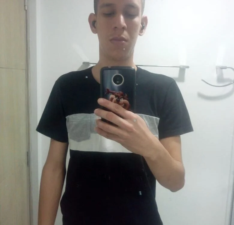 Ian_zaenzz Adlı Modelin Çevrimdışı XXX Sohbeti