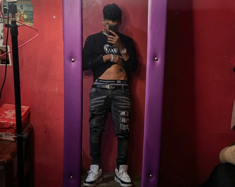 Kanmilo12 Offline XXX-chat