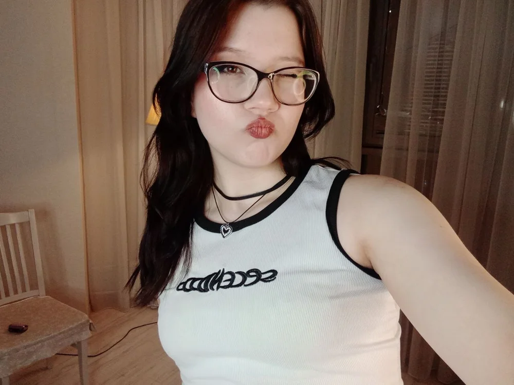 AnaDrum Adlı Modelin Çevrimdışı XXX Sohbeti