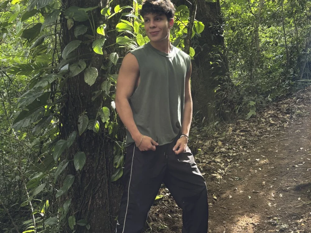 Antonio_996 Offline XXX Chat