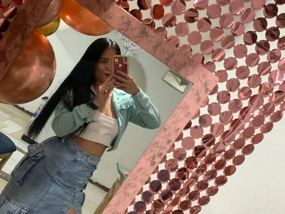Elle_Jhonson offline chatrum