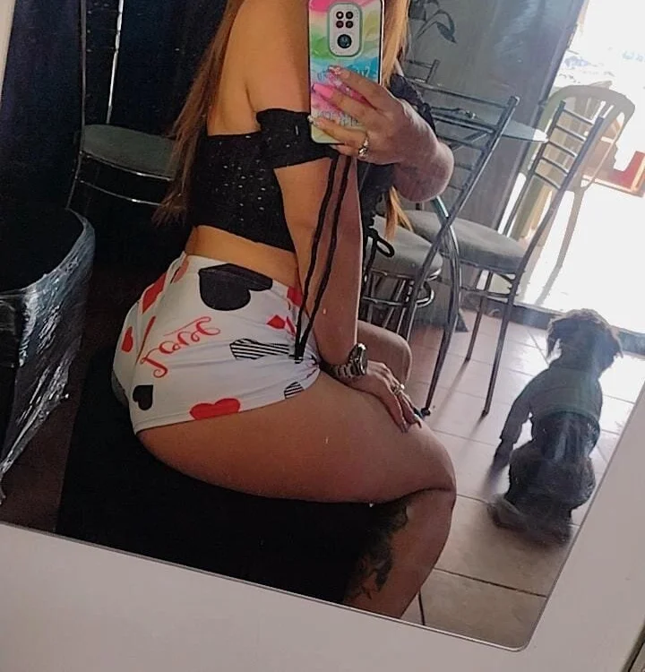 Alice-Hott_'s Offline Chat Room