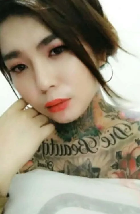 HotCarisma4u's Offline XXX Chat