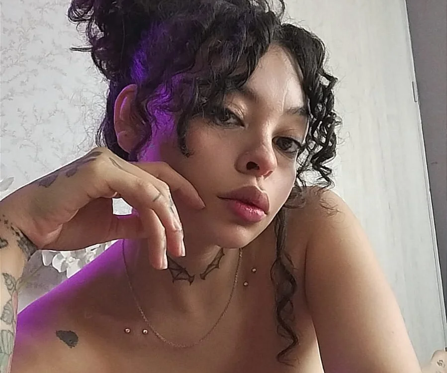 KatherineGomez élő XXX-chatje