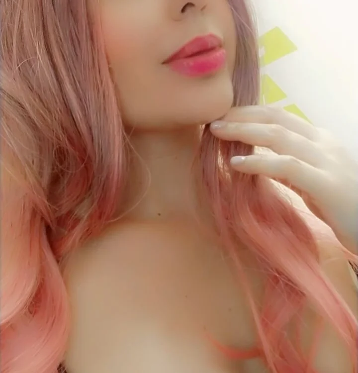 Nikolle_Rouss Obrolan XXX Offline