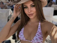Dollie__X's Offline Chat Room