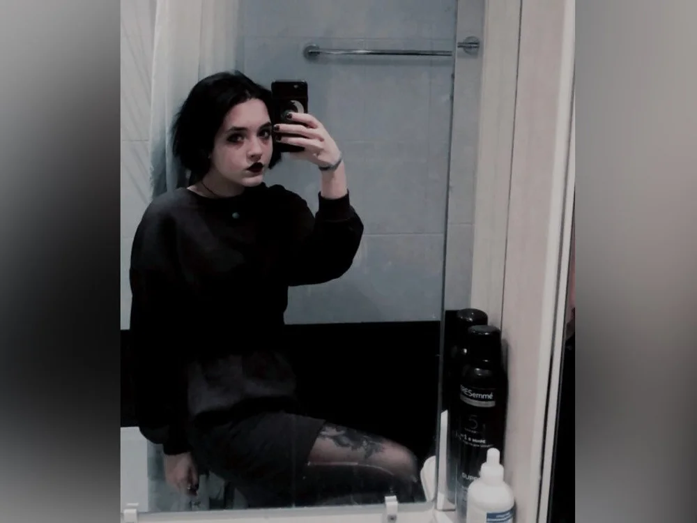 gothicXqueen's Offline Chat Room