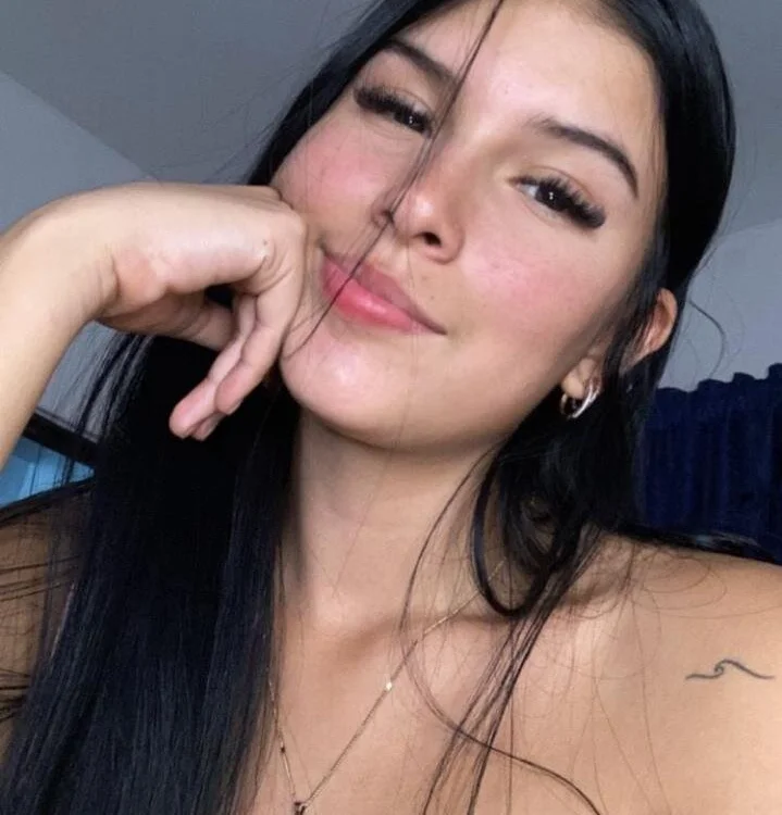 sabrinaevanss2's Offline Chat Room